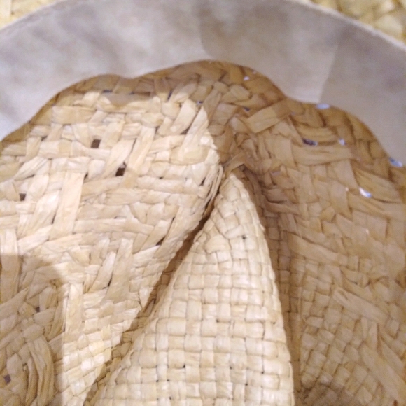 Super cute hat🥰🏖🏝 - Picture 3 of 4